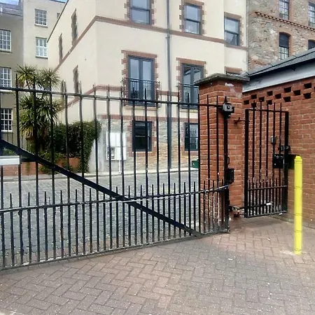 Flat 6 City Center Large Two Bed Flat *