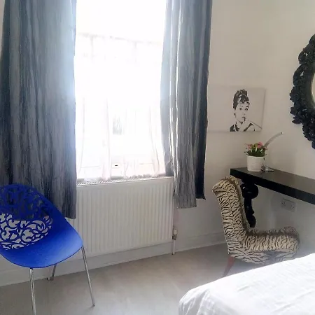 Flat 6 City Center Large Two Bed Flat *