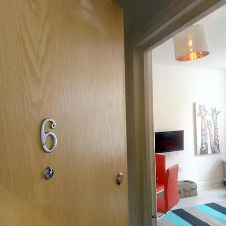 Flat 6 City Center Large Two Bed Flat *